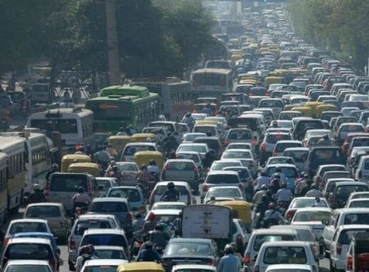 Advierten del riesgo del calor del sol dentro de un auto