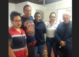 Cruz Roja Celaya logra reunir a migrante Hondureño con su familia