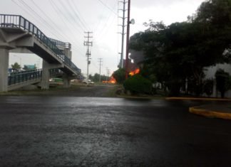 Vuelca pipa y arde en salida a San Miguel de Allende