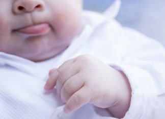 Rescatan a bebé abandonado por su padre en estación del Metro