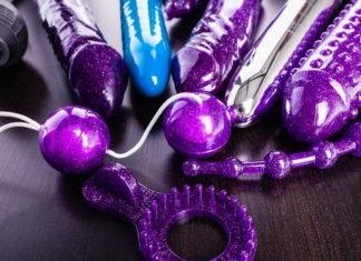 Mujer roba 40 consoladores y los regala a sus vecinas