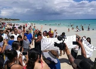 Con picnic masivo, mexicanos protestan contra ‘playa privada’ para extranjeros