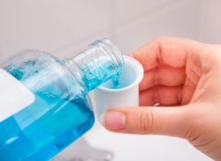 Enjuagues bucales con antisépticos podrían prevenir la transmisión de Covid-19