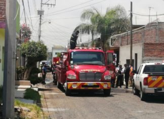 Bomberos atienden incendio de casa en El Sauz