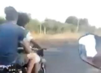 Jóvenes en motocicleta chocan contra camión en Michoacán, muere uno