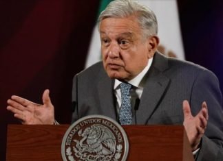 Maestros rechazaron aumento salarial; CNTE protesta afuera de Palacio Nacional