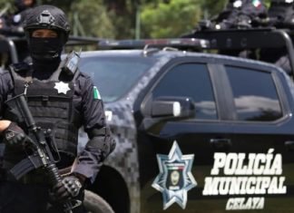 Compran uniformes a Secretaría de Seguridad