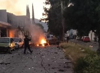 Explota coche bomba en afuera de Secretaría de Seguridad de Acámbaro, Guanjuato