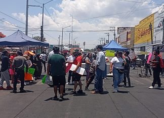 Bloquean calle y se salen con la suya