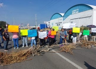 Vecinos del Rehilete se manifiestan en Infonavit, cierran vialidades