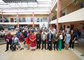 Odontólogos y estudiantes de la Universidad de Carolina Del Norte llevan atención dental a niñas y niños de San Miguel Octopan