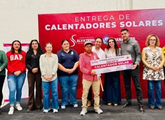 Daniel Sámano entrega calentadores solares a 710 familias salvaterrenses