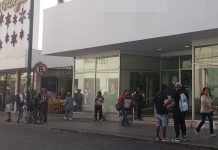 Roban tarjetas en cajeros, detienen a delincuentes