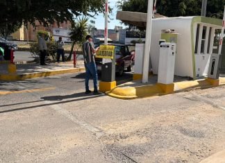 Clausuran equipos de cobro en estacionamientos, los llaman a regularizarse