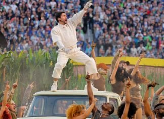 Bad Bunny y su Fiesta Latina durante el medio tiempo del Superbowl