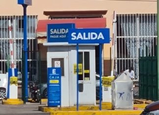 Ahora fue la Central de Autobuses donde clausuraron el cobro del estacionamiento