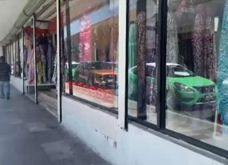 Abren Parisina sin luz y sin sanción