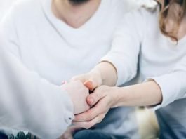 El significado de decir ‘gracias’ y ‘por favor’ de forma automática, según la psicología