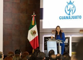 La educación es la mejor herramienta para construir el futuro de Guanajuato: Libia Dennise