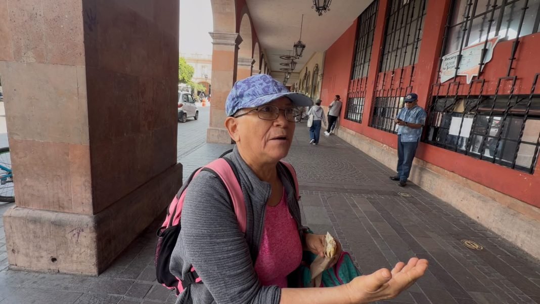 mujer_grita_consignas