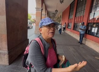 Mujer reclama a alcalde obras «interminables» de Jumapa