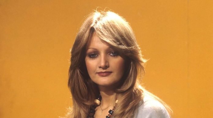 Muere Bonnie Tyler, intérprete de ‘Total Eclipse of the Heart’, a los 75 años