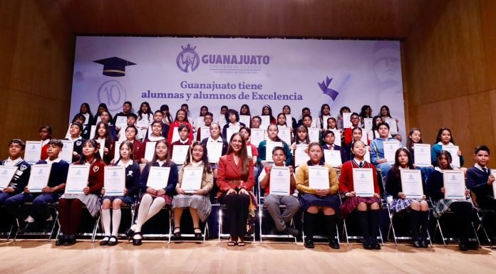 Reconoce Gobernadora la excelencia académica de estudiantes guanajuatenses