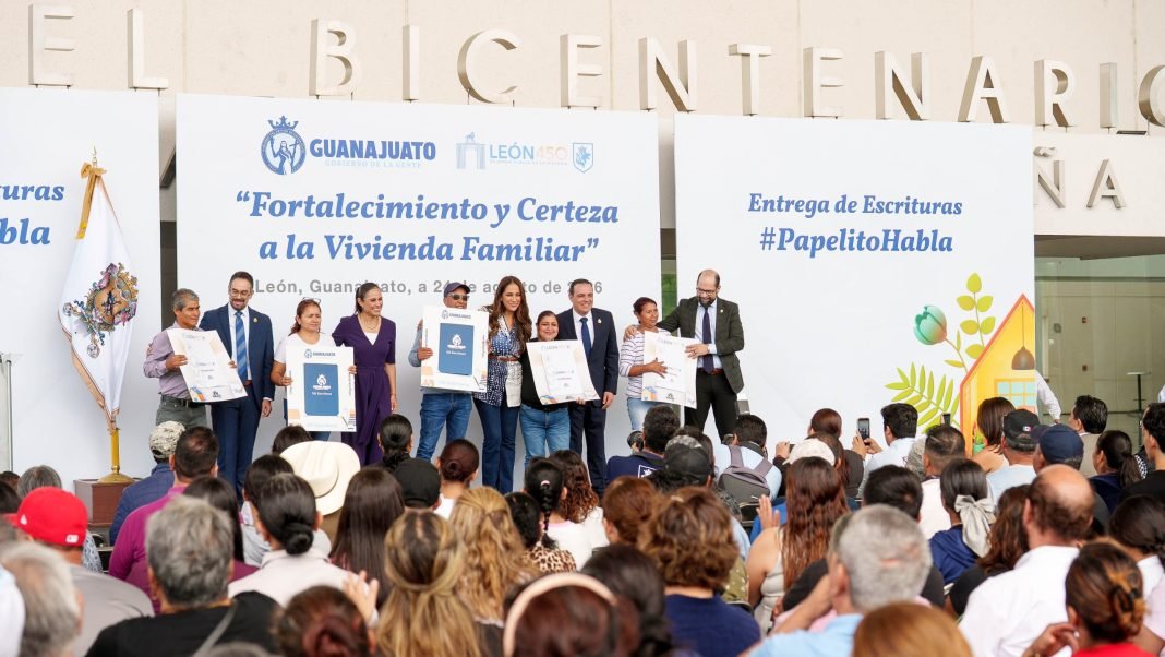 Entrega de Escrituras Papelito Habla (3)