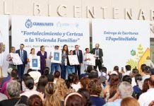 Entrega Gobernadora 300 Escrituras “Papelito Habla” en León