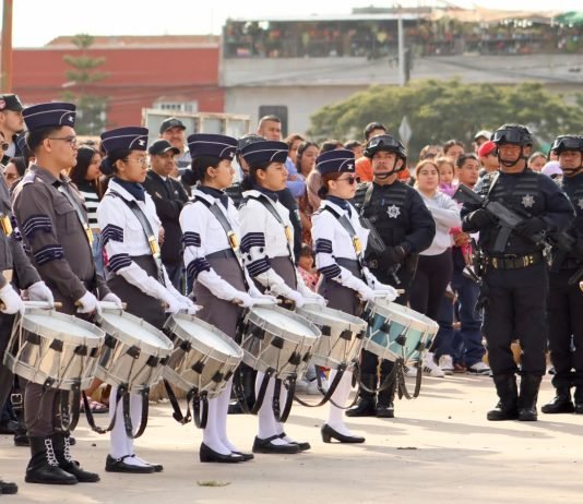 Apaseo el Grande conmemora la Independencia de México con desfile de 6 mil asistentes