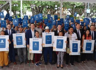 Entregan 84 escrituras y apoyos productivos a apaseenses; triplicarán inversión del programa 10 de 10